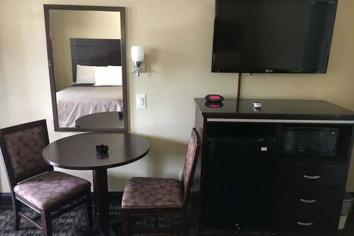 Room 25 of 41