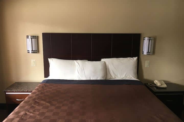 Room 4 of 41